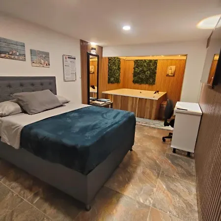 Glam House Hotel